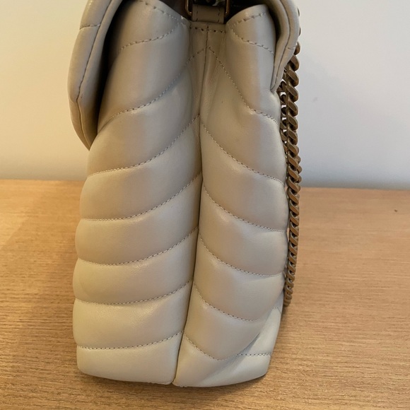 Yves Saint Laurent Medium Lou Lou Bag in Blanc Vintage - Picture 9 of 10